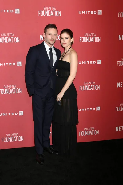 Los actores Jamie Bell y Kate Mara — Foto de Stock