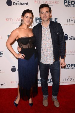 Aktörler Kaily Smith Westbrook ve Ian Hardin