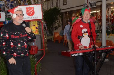 Sha-Na-Na Kick-Off Salvation Army kırmızı çaydanlık ünlü olay