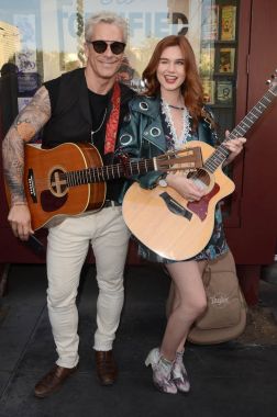 Fernando Carrillo, Serena Laurel