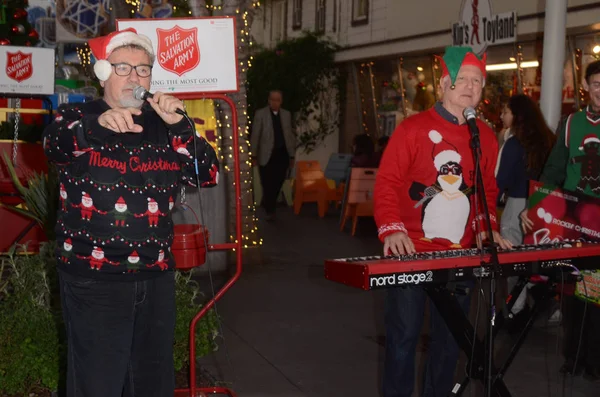 Sha-Na-Na Kick-Off Salvation Army kırmızı çaydanlık ünlü olay — Stok fotoğraf