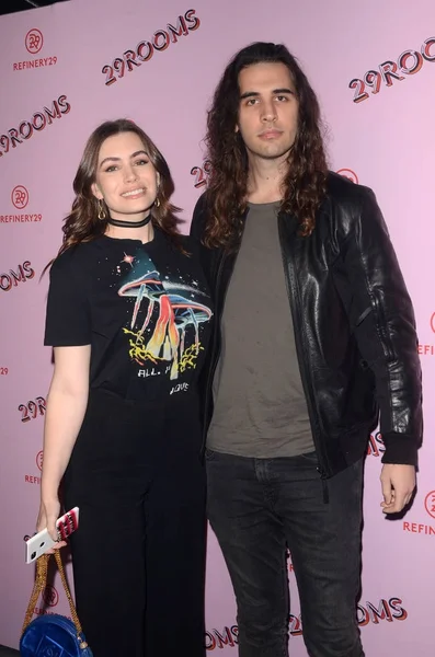 oyuncu Sophie Simmons ve müzisyen Nick Simmons, 29rooms West Coast Refinery29, satır Dtla, Los Angeles, Ca tarafından sunulan ilk 