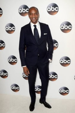 j. Ağustos richards