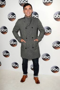 aktör Conrad Ricamora