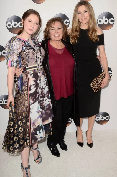 Emma Kenney, Roseanne Barr, Sarah Chalke — Stockfoto