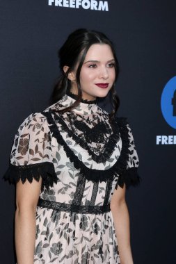 aktris Katie Stevens