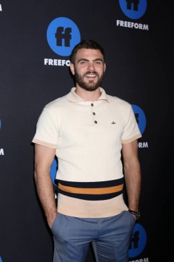 oyuncu Alex Roe