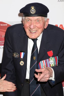 Ken sağlam sinemada Aarp'ın 17 yıllık yetişkinler için Ödülleri