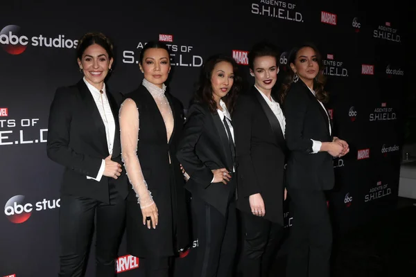 Natalia Cordova-Buckley, Ming-Na Wen, Maurissa Tancharoen, Elizabeth Henstridge, Chloe Bennet — Stok fotoğraf