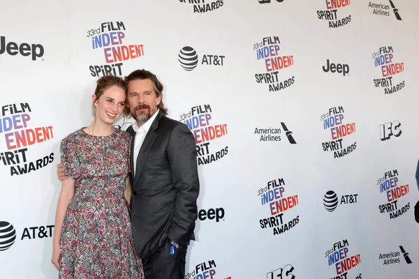 Ethan Hawke, Maya Hawke — Stock Photo, Image