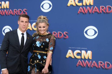 şarkıcı Lauren Alaina