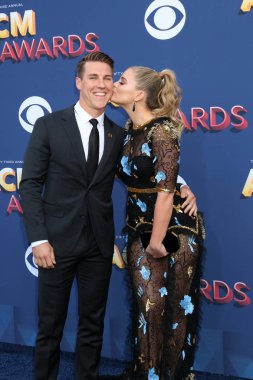 şarkıcı Lauren Alaina