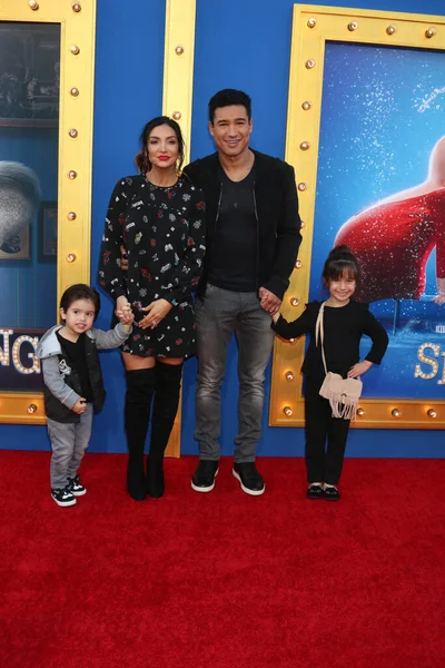 Dominic Lopez Courtney Laine Mazza Mario Lopez Francesca Lopez Sing — Stock Fotó