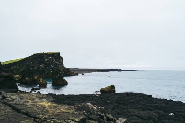 Atlantik Okyanusu 'ndan İzlanda kayalıklarının güzel manzarası