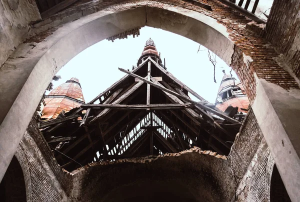 Restos Madera Destruidos Del Techo Antigua Iglesia Fotos de stock libres de derechos