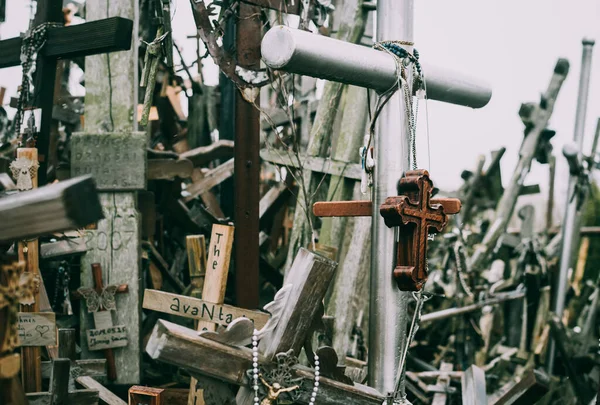 Talrijke Houten Metalen Kruisbeelden Kruizenheuvel — Stockfoto