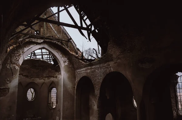 Toiture Endommagée Une Ancienne Église Près Lviv Ukraine Intérieur Apocalyptique — Photo