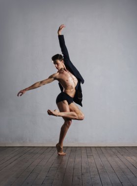 dansçı performans gösteren dramatik dans