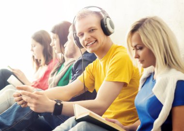 Grup öğrenci kopma