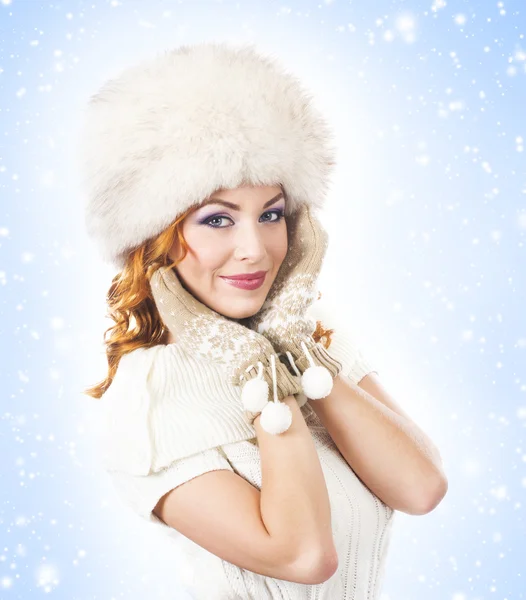 Γυναίκα με καπέλο γούνα χειμώνα — Φωτογραφία Αρχείου