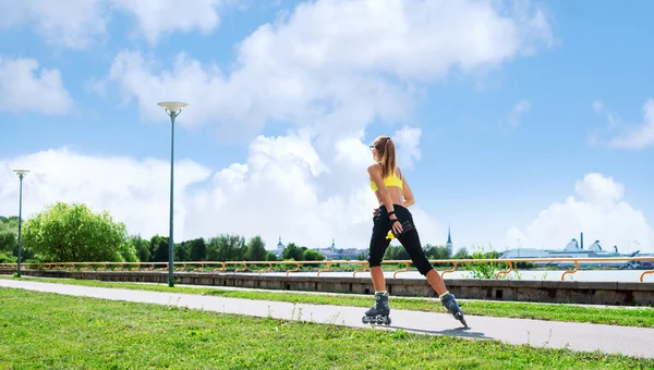 Sporty woman roller skating — Stock Photo, Image