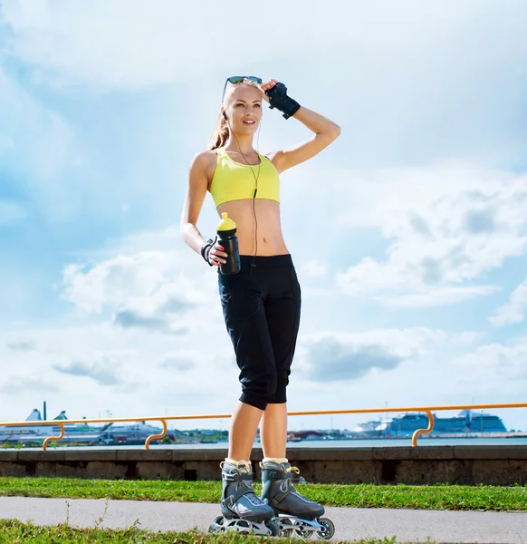 Sporty woman roller skating — Stock Photo, Image