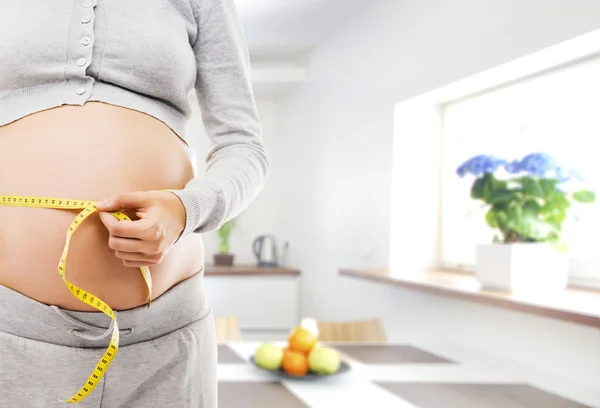 Woman measuring belly — Stock Photo, Image