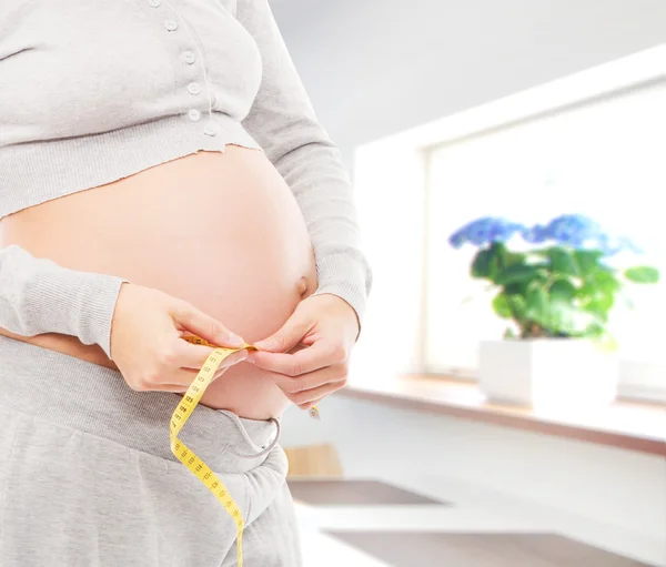 Woman measuring belly — Stock Photo, Image