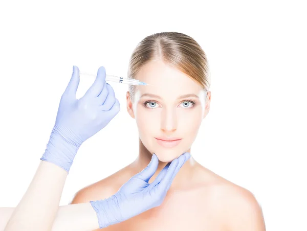 Doctor injecting botox — Stockfoto