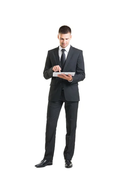 Joven y seguro hombre de negocios con tableta digital —  Fotos de Stock
