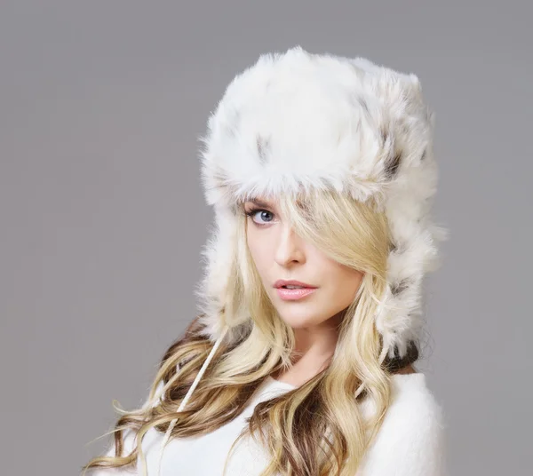 Gyönyörű téli kalap nő — Stock Fotó