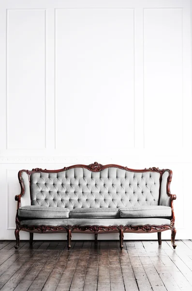 Ancient sofa in retro interior — Stock Photo, Image