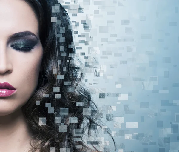 Красива жінка з мозаїкою цифрових пікселів — стокове фото