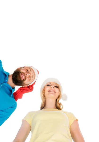 Pareja de jóvenes en sombreros de Navidad — Foto de Stock