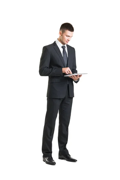 Joven hombre de negocios usando tableta — Foto de Stock