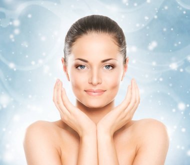 çekici esmer kadın