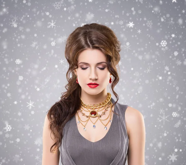Young beautiful woman in jewelry — Stock Photo, Image