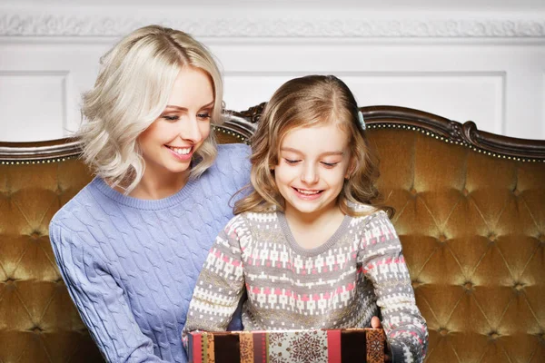 Mother and daughter celebrating Christmas at home — Stock Photo, Image