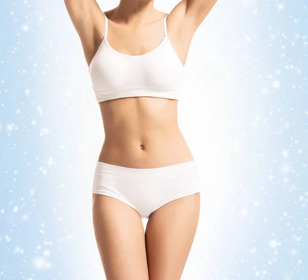 Corpo de mulher jovem e apto em lingerie — Fotografia de Stock