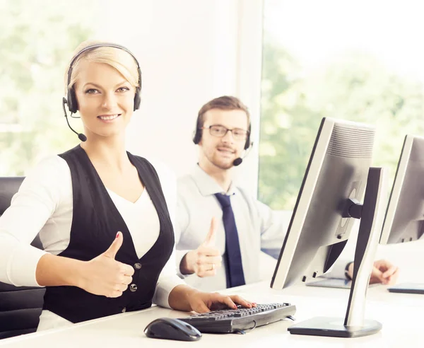 Operadores de atención al cliente — Foto de Stock