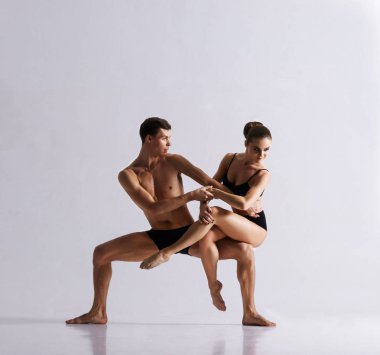 Sanat performansında balerinler