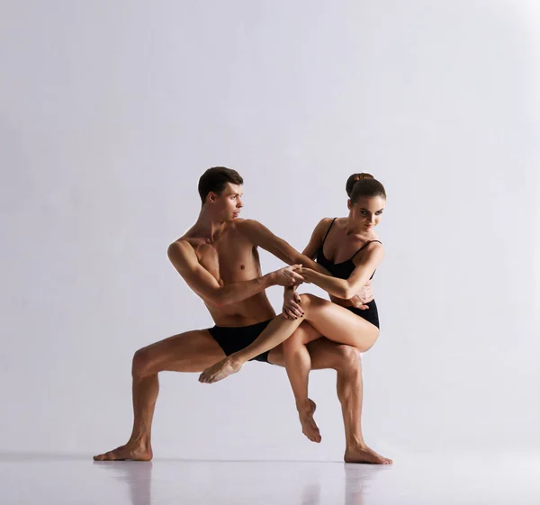 Tancerze baletowi w sztuce performance — Zdjęcie stockowe