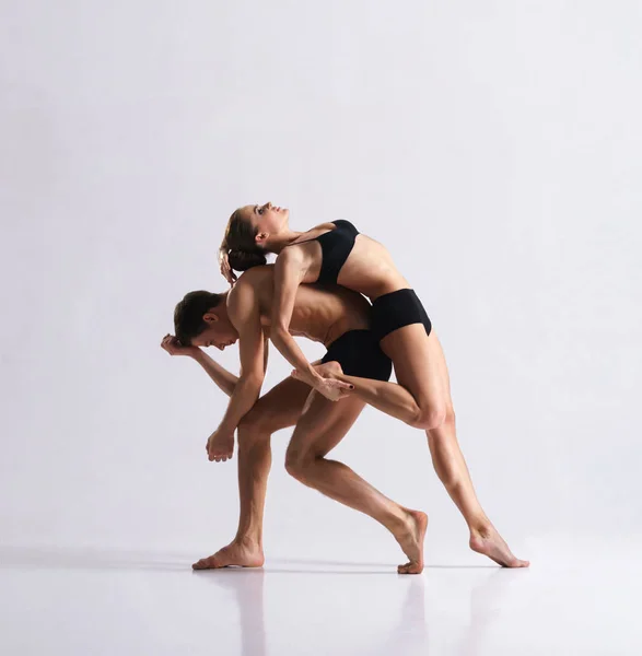 Ballet dancers in art performance — Stock Photo, Image