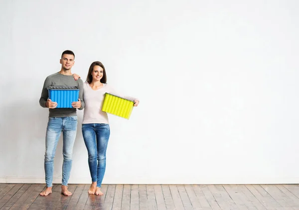 Happy couple moving to new home — Stock Photo, Image