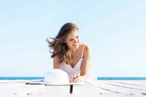 Woman in white dress on wooden pier — Stock Photo, Image