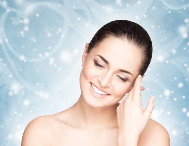 makyaj ile çekici esmer kadın 