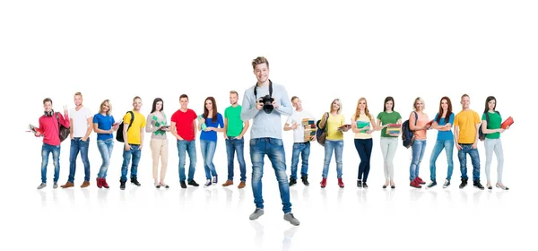 Velká skupina teenage studentů — Stock fotografie