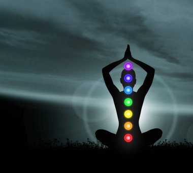 Genç kadın bir lotus konumda meditasyon