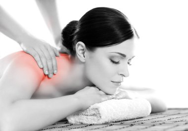 Kadın bir spa masaj rahatlatıcı