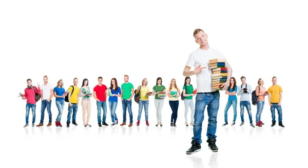 Stor grupp tonåriga elever — Stockfoto